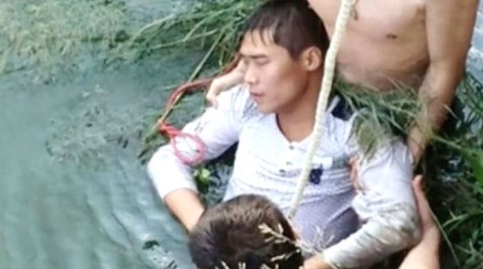 Groom Drowns Himself After Seeing Ugly Wife